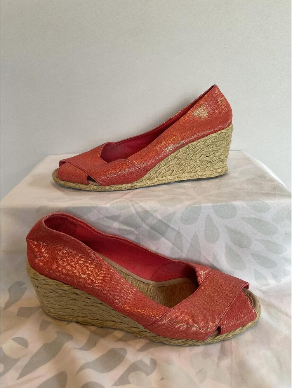 Lauren Ralph Lauren Coral Gold Metallic Espadrille Wedges Size 7